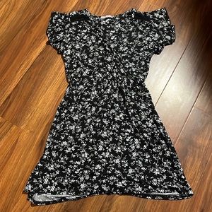 Flutter Sleeve V-neck dress